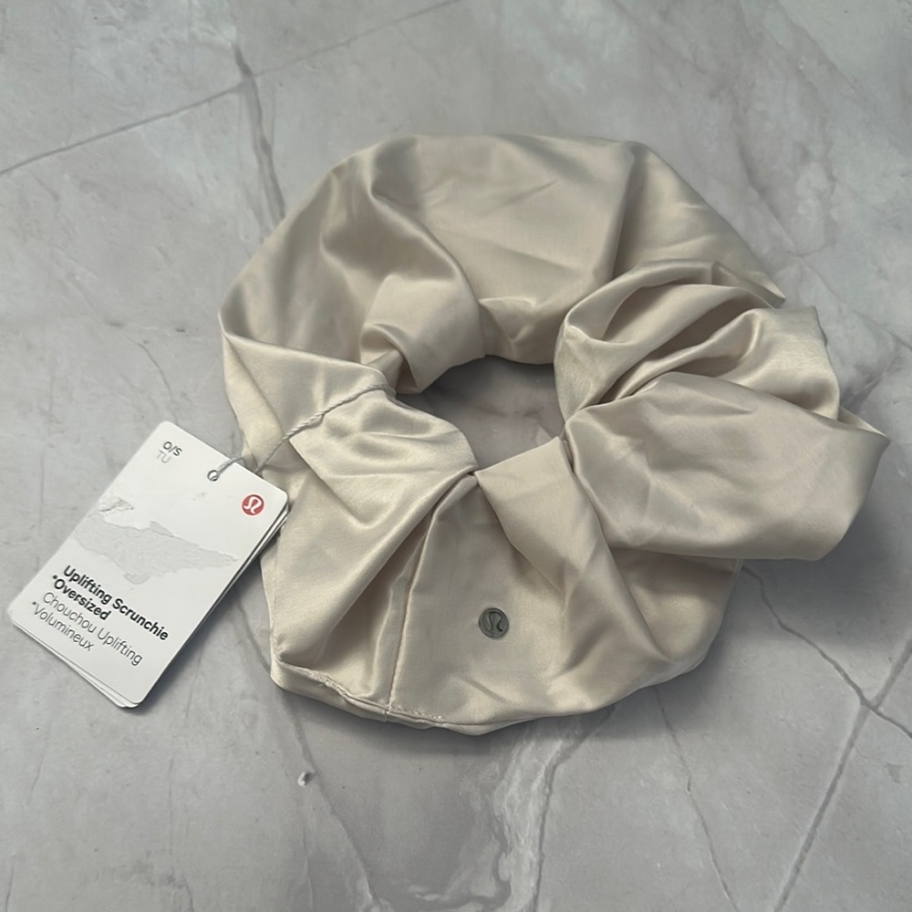 Lululemon Uplifting Scrunchie Oversized